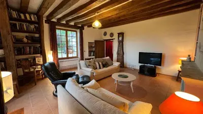 Télévision ou salle de divertissement dans l'établissement Gîte Hurlevent