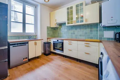 Cuisine ou kitchenette dans l'établissement Maison avec spa dans l'hypercentre de Blois