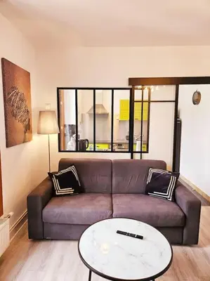 Coin salon dans l'établissement appartement calme, centre-ville