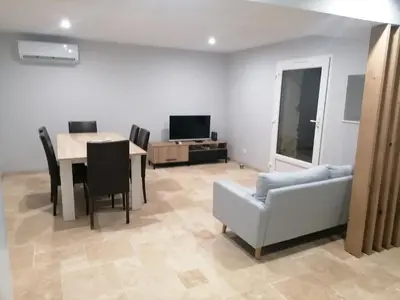Télévision ou salle de divertissement dans l'établissement Appartement en plein coeur de Contres