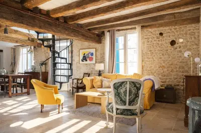 Coin salon dans l'établissement Le Charme Atypique proche d'Amboise