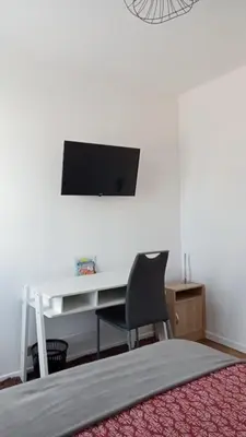 Télévision ou salle de divertissement dans l'établissement Chambre individuelle chez l'habitant pour une personne