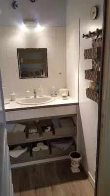 Salle de bains dans l'établissement le logis medicis