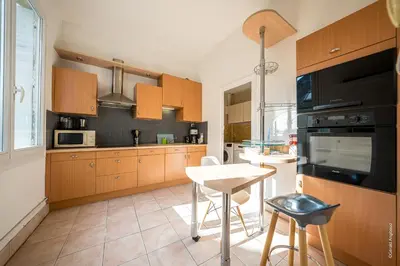 Cuisine ou kitchenette dans l'établissement Le Nid Saumurois 2min du Centre ville Parking & Wifi gratuit