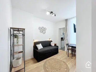 Coin salon dans l'établissement Studios - 1 min Gare Chatellerault - Entrée Autonome -