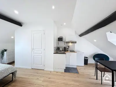 Cuisine ou kitchenette dans l'établissement Studios - 1 min Gare Chatellerault - Entrée Autonome -