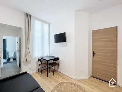Télévision ou salle de divertissement dans l'établissement Studios - 1 min Gare Chatellerault - Entrée Autonome -