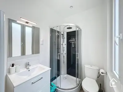 Salle de bains dans l'établissement Studios - 1 min Gare Chatellerault - Entrée Autonome -