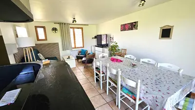 Coin salon dans l'établissement Domaine des Moizons, Le Figuier