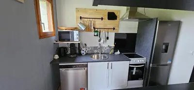 Cuisine ou kitchenette dans l'établissement Domaine des Moizons, Le Figuier