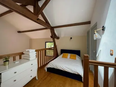 Un ou plusieurs lits dans un hébergement de l'établissement la Maison sous les Arbres - Duplex, jardin et spa