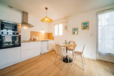 Cuisine ou kitchenette dans l'établissement Le Nid Tourangeau - Calme - Wifi - Parking