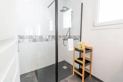 Salle de bains dans l'établissement La petite maison sur la colline