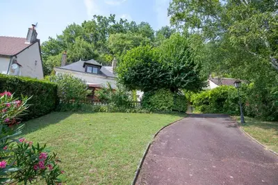 Jardin de l'établissement La petite maison sur la colline