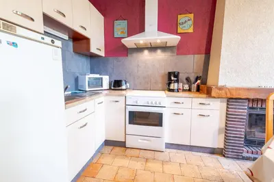 Cuisine ou kitchenette dans l'établissement La petite maison sur la colline
