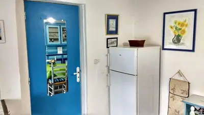 Cuisine ou kitchenette dans l'établissement Logement cosy proche gare avec terrasse de verdure
