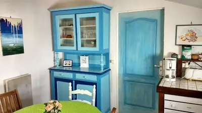 Cuisine ou kitchenette dans l'établissement Logement cosy proche gare avec terrasse de verdure