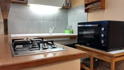Cuisine ou kitchenette dans l'établissement Logement tranquille et frais proche gare au RDC