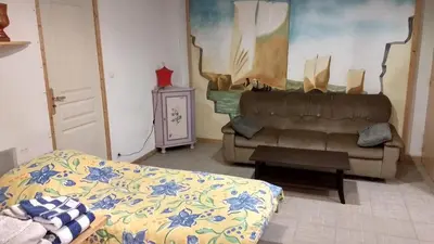 Un ou plusieurs lits dans un hébergement de l'établissement Logement spacieux et original proche gare au RDC
