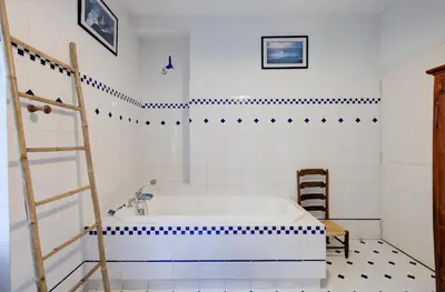 Salle de bains dans l'établissement Maison de maître Azay Le Rideau - 8 personnes