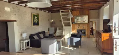 Télévision ou salle de divertissement dans l'établissement Ma Demoiselle d'Oé - maison climatisée -3 étoiles