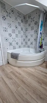 Salle de bains dans l'établissement Ma Demoiselle d'Oé - maison climatisée -3 étoiles