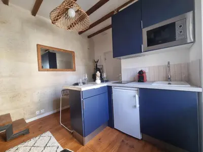 Cuisine ou kitchenette dans l'établissement Joli duplex, climatisé, avec local à vélos