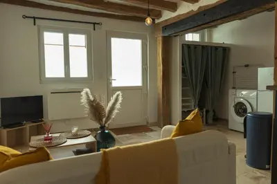 Télévision ou salle de divertissement dans l'établissement Le 7 BIS Loches