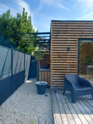 Jardin de l'établissement Lodge au vent