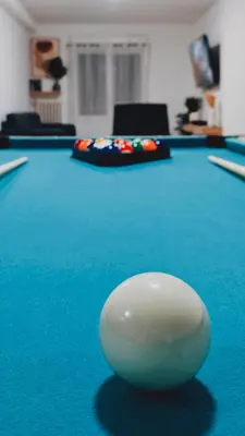 Billard dans l'établissement Kaylee Lounge