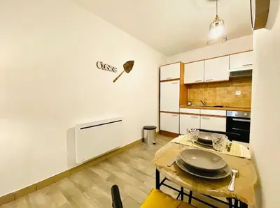Cuisine ou kitchenette dans l'établissement Appartement Centre-Ville - 3 Voyageurs