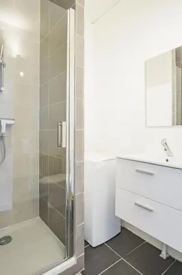 Salle de bains dans l'établissement Le Cocon Des Prébendes - Hypercentre - Netflix