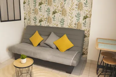 Coin salon dans l'établissement Charmant studio à Tours