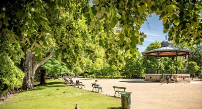 Jardin de l'établissement Le Paradis D'Oé - Hypercentre - Netflix