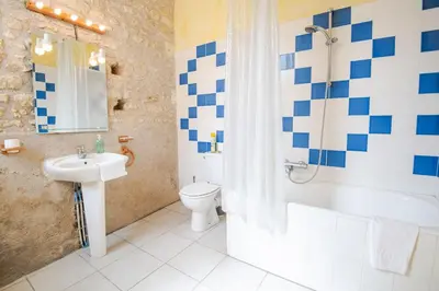 Salle de bains dans l'établissement Le Petit Paradis pour 6 pers.