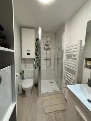Salle de bains dans l'établissement Chez Léo - Rue de la Scellerie
