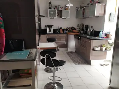 Cuisine ou kitchenette dans l'établissement Maison Familiale