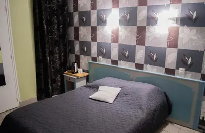 Un ou plusieurs lits dans un hébergement de l'établissement Le relais du chapeau rouge