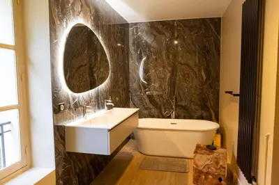 Salle de bains dans l'établissement Villa luxueuse - La maison des pilotes - 50 m du circuit des 24h du Mans
