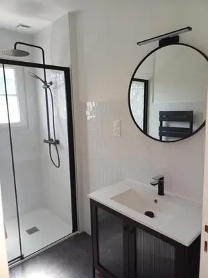 Salle de bains dans l'établissement Maison 3 chambres avec Spa 2 à 6 personnes