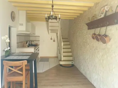 Cuisine ou kitchenette dans l'établissement Le Logis Ronsard - Gîte de charme en Touraine