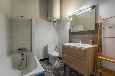 Salle de bains dans l'établissement Le nid des rois - Terrasse en hyper centre
