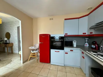 Cuisine ou kitchenette dans l'établissement Le coin des familles