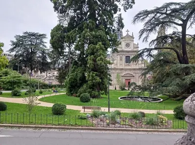 Jardin de l'établissement T2 cosy à deux pas de la Loire