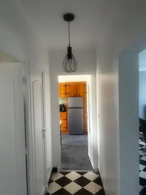 Cuisine ou kitchenette dans l'établissement Maison 3 chambres, 2 sdb avec jardin Connerré