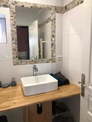 Salle de bains dans l'établissement Domaine de Praline - Le potager de Justin