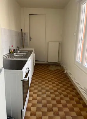Cuisine ou kitchenette dans l'établissement Maison