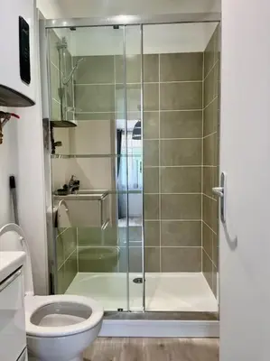 Salle de bains dans l'établissement Studio Menthe à l'eau - Avec extérieur - Futuroscope 20min