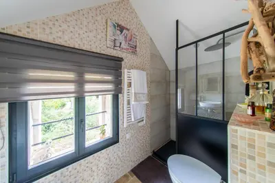 Salle de bains dans l'établissement Laureanna - Maison avec jardin de 1000 m2