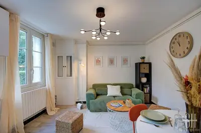 Coin salon dans l'établissement Grand Appartement - Proche Bord de Loire - Wifi